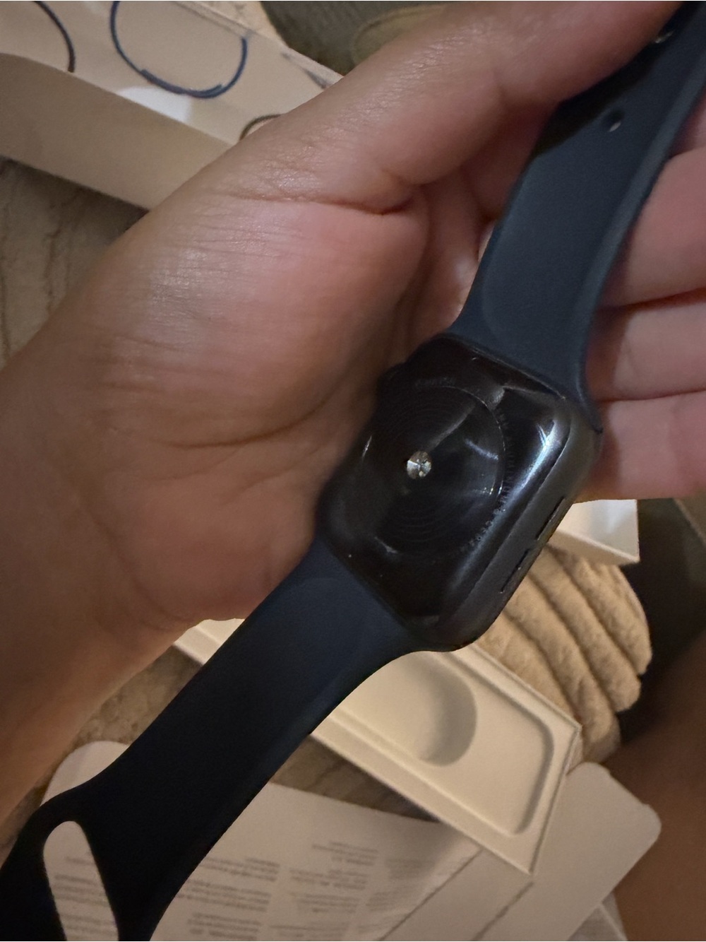Apple Watch SE 44mm Space Gray Aluminum -Midnight Sport Band (no charger) - Picture 6 of 10